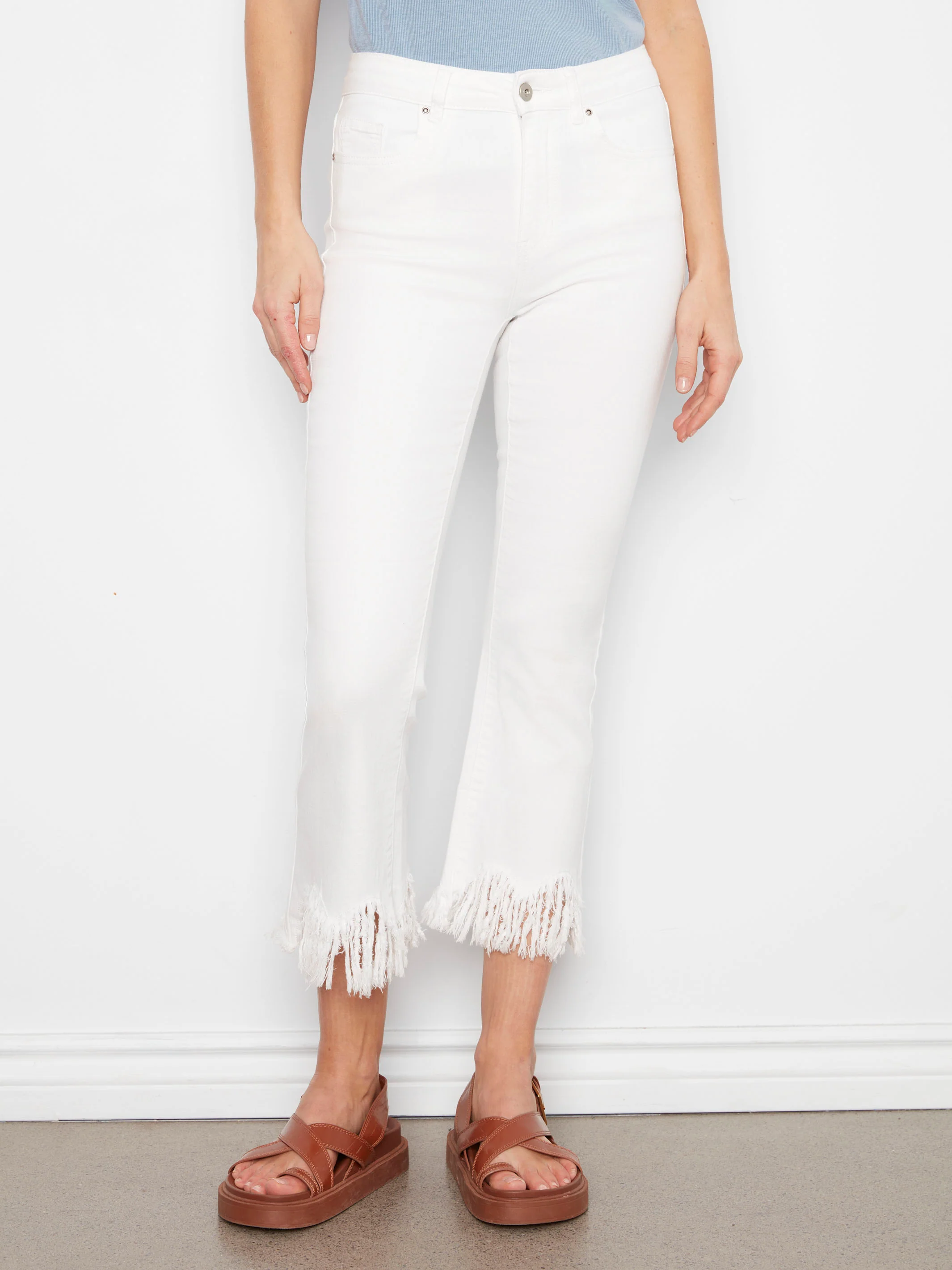 Cropped Jeans With Fringed Hem - White - Image 2