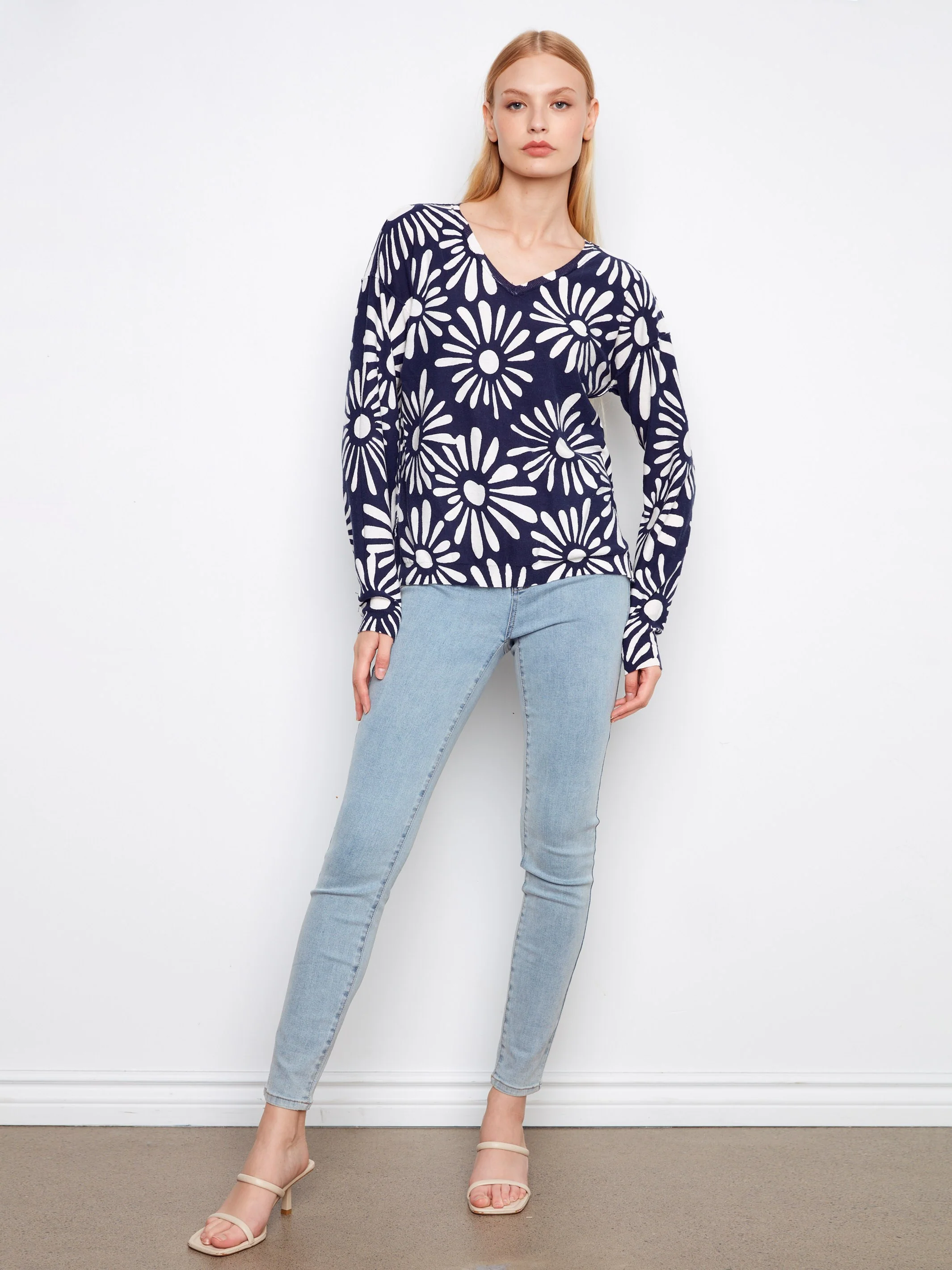 Reversible Printed V-Neck Sweater - Nautic - Image 5