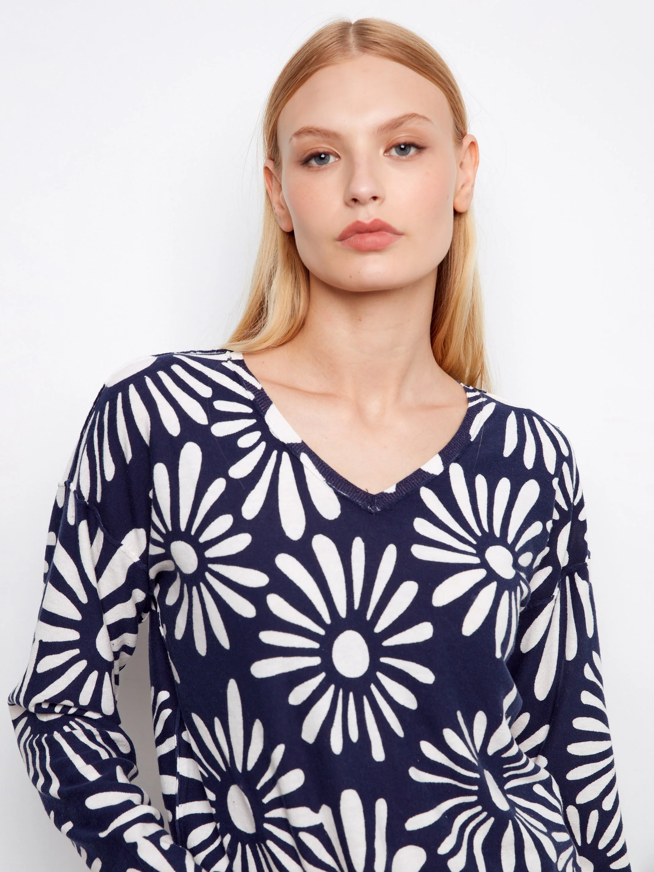Reversible Printed V-Neck Sweater - Nautic - Image 7